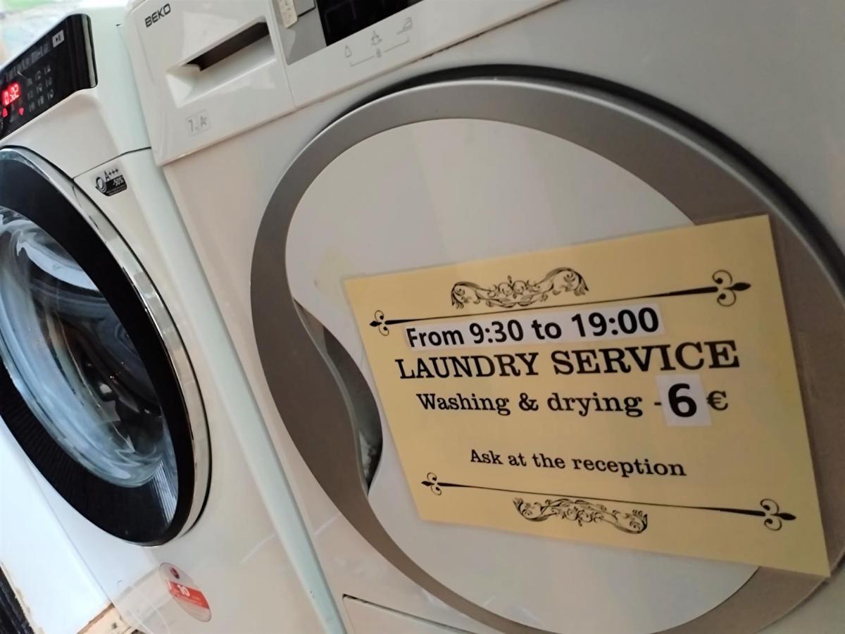 "No Party & Many Rules" Hostel N1 โซเฟีย ภายนอก รูปภาพ