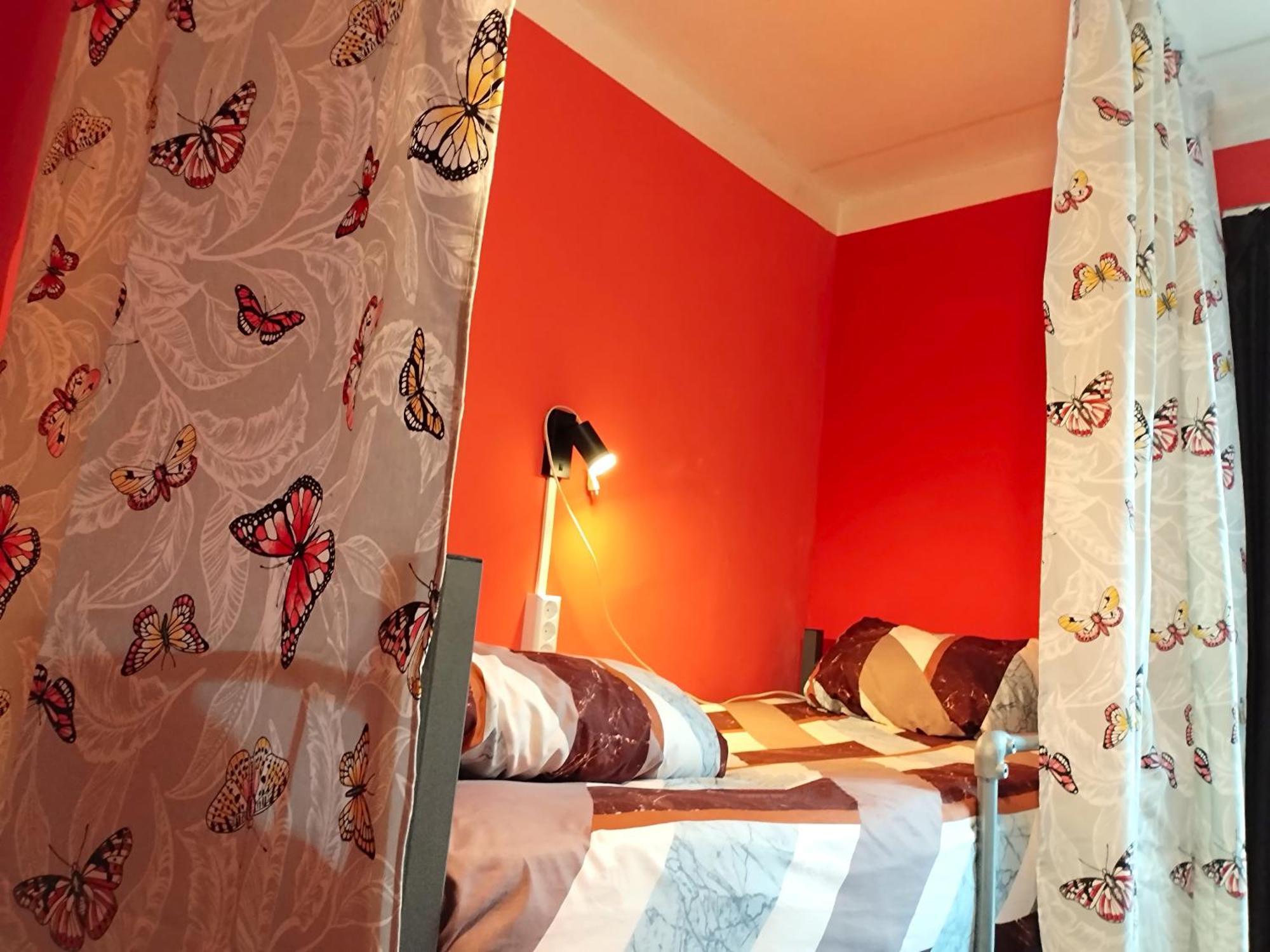 "No Party & Many Rules" Hostel N1 โซเฟีย ภายนอก รูปภาพ